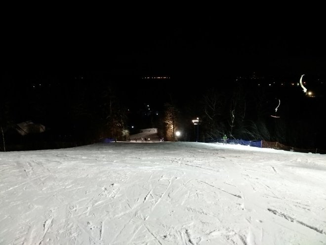 Запруженный до невозможности склон (не-не, внизу там точно есть люди)