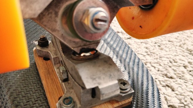 Подшипник из базы стремится наружу