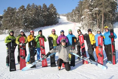 Команда Skittles и блеклый Лыжник