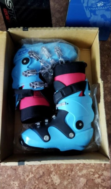 ботинки в коробке.jpg