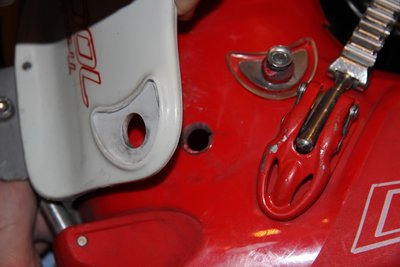 Вырван кусок мыльницы