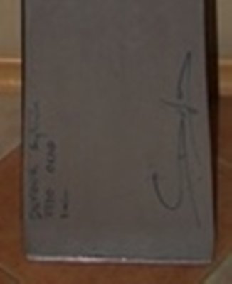 афтограф Сильвана Дюфура оказался на доске.