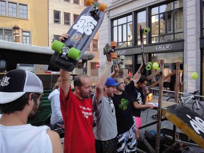 Вид снизу - ребро жесткости