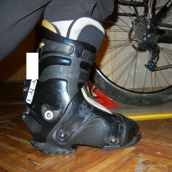 Толщина внутренника над стопой в нижней части от 1-2 мм