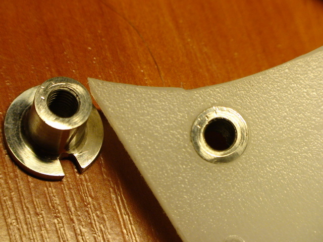 ТАК ВСТАЕТ ПИСТОН В ПРОСВЕРЛЕННОЕ ОТВЕРСТИЕ